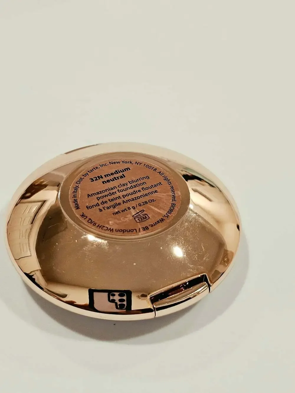 Amazonian clay 16-hour blurring powder foundation
